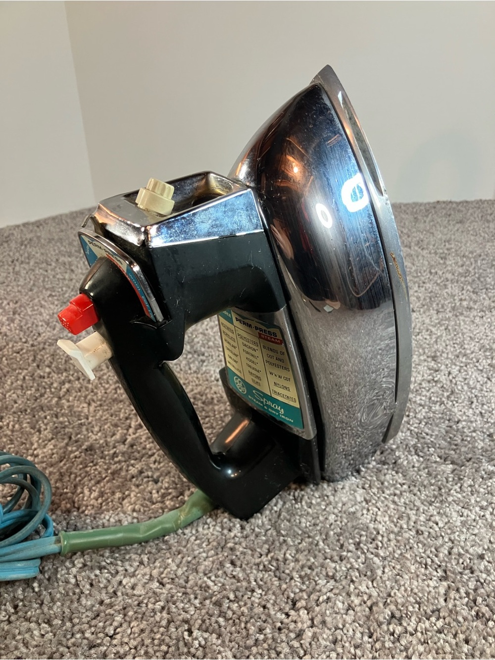 Vintage General Electric Steam & Dry Iron Model H6F92